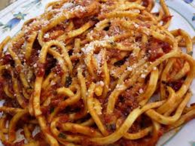 Spaghetti alla Chitarra all'uovo con ricotta, salsiccia e zafferano